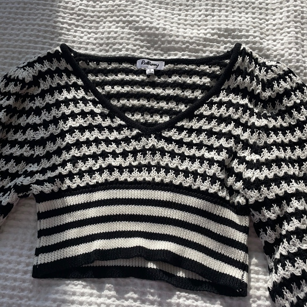 Verge Girl Sweater Size Small